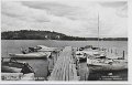 Björboholm. Båtbrygga vid Mjörn. Odaterat. Foto ensamrätt H. Lindenhag, Göteborg. 688