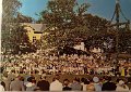 Nääs Kaffestuga. Beläget vid E3, 3 mil från Göteborg, 2 mil från Alingsås. Midsommarfirande på Nääs. Odaterat. Lerums Boktr. AB. Ahrenbergs