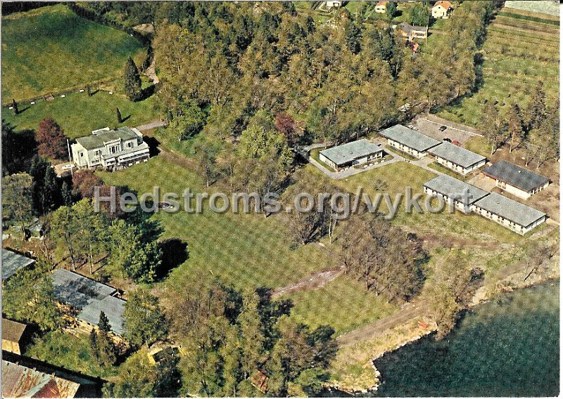 Aspenasgarden. Lerum. Postganget 20 november 1966. Flygfoto Evert Andersson GBG.jpg - Aspenäsgården. Lerum. Aspenäsgården sett från luften.I nedre vänstra hörnet syns Säteriets ladugård.Postgånget 20 nov 1968.Flygfoto: Evert Andersson GBG tel. 031/53 97 00. Godkänt av Försvarsstaben