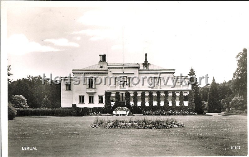 Lerum.. Postganget 29 oktober 1945. Svenska Pressbyran 19197.jpg - Lerum.Aspenäs herrgård. Postgånget 29 okt 1945Förlag: Svenska Pressbyrån 19197, ej med i register.