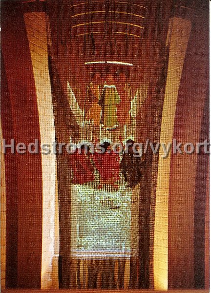 Aspenkyrkan, Lerum. Invigd 18 dec 1972. Forklaringsberget. Korvagg med bildvav av Inga Karin Jonson. Postgangen 21 dec -82.jpeg - Förklaringsberget.Korvägg medbildväv av Inga Karin Jonson.Aspenkyrkan invigd 18 dec 1972.Postgången 21 dec -82.
