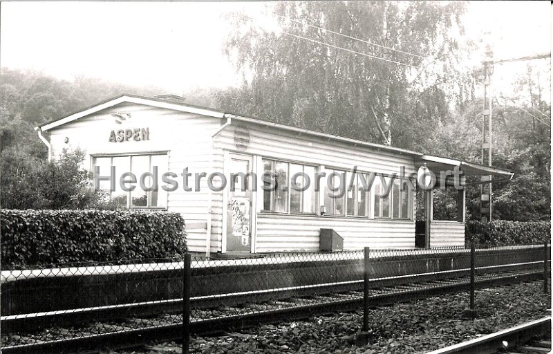 Aspens hallplats. Odaterat.jpg - Aspens hållplats med Posten i den hitre delen med fru Steen som föreståndare.Odaterat.