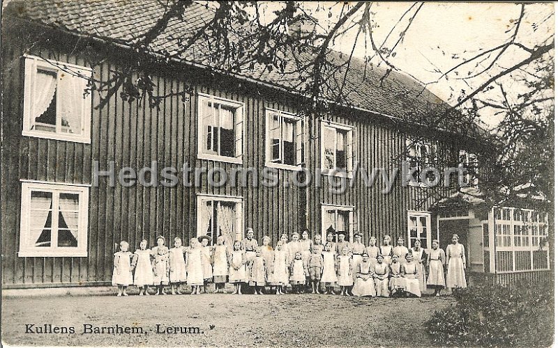 Kullens barnhem, Lerum. Postganget 10 januari 1921. Forlag Jac. Hægerstrom, Lerum.jpg - Kullens barnhem, Lerum.Kullens Barnhem låg vid Knavra.Postgånget 20 jan 1921.Förlag: Jac. Hægerström, Lerum.