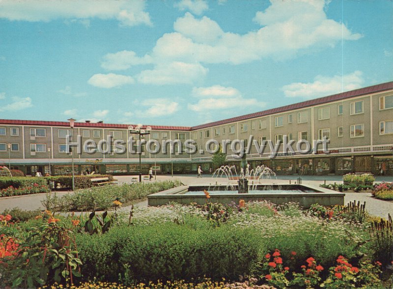 Lerum. Bagges Torg. Odaterat. Copyright AB H. Lindenhag, Goteborg. Tel 031 44 59 95. 64 2.jpg - Lerum. Bagges Torg.Odaterat.Copyright: AB H. Lindenhag, Göteborg. Tel 031 44 59 95. 64/2.