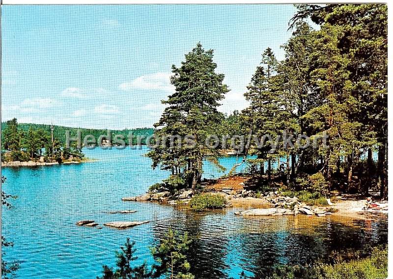 Harskogens kurs- och Friluftsgard, Lerum, Badplatsen. Odaterat. Foto A B Flygtrafik, O . Lilljeqvist, Dals Langed. AV. 111.jpg - Härskohens Kurs- och Friluftsgård, Lerum, Badplatsen.Postgånget 198x.Foto: A/B Flygtrafik, O. Lillieqvist, Dals Långed.