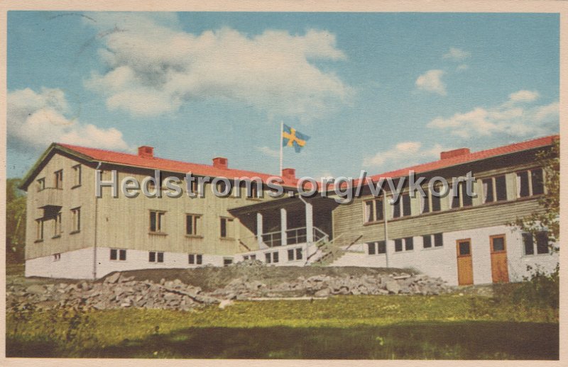 Skid och Friluftsframjandet.Friluftsgarden Harskogen, Lerum. Postganget 22 maj 1948. Sagokonst. 50 568 Fargfotografi C. Ewert.jpg - Skid och Friluftsfrämjandet. Friluftsgården Härskogen, Lerum.Postgånget 22 maj 1948.Sagokonst. 50 568 Färgfotografi: C. Ewert.