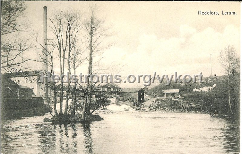 Hedefors, Lerum. Postganget 31 dec 1903. Foto forlag Olga Rinman, Goteborg.jpg - Hedefors, Lerum.Postgånget 31 dec 190x.Foto & Förlag: Olga Rinman, Göteborg.Hedefors fabriker sett nedströms ifrån. 