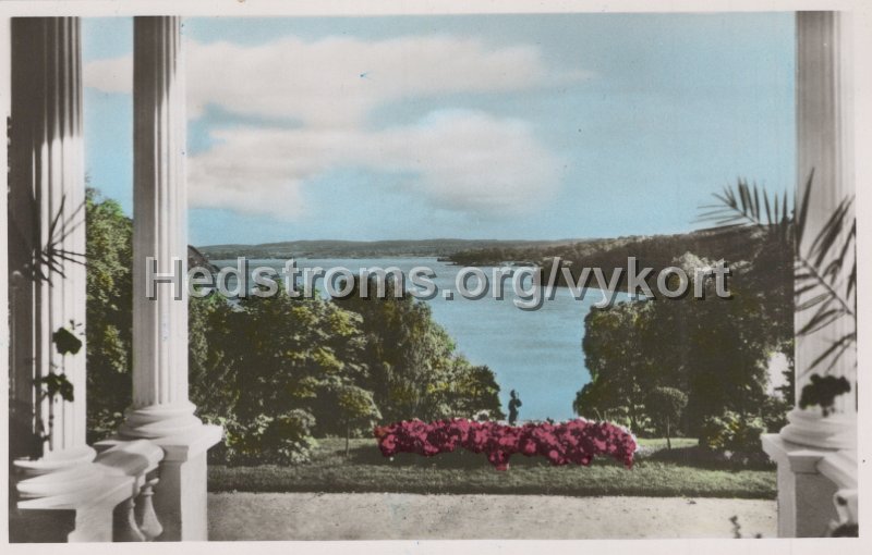 Jonsered. Utsikt over sjon Aspen. Postganget. Forlag Jonsereds Kiosk. Handkolorerat foto.jpg - Jonsered. Utsikt över sjön Aspen.Postgånget.Förlag: Jonsereds Kiosk.Handkolorerat foto.