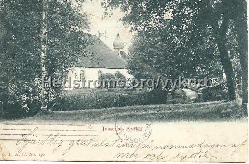 Jonsereds Kyrka. Postganget 2 aug 1902. G.L.A.D. No. 136.jpeg - Jonsereds Kyrka.Jonsereds kyrka enligt vykortstexten emn bör vara Lerums kyrka med tanke på taket, lökkupolen och grindstolparna.Postgånget 2 aug 1902.G.L.A.D. No. 136.