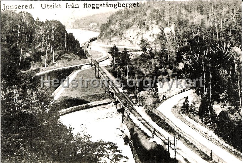 Jonsered. Utsikt fran flaggstangsberget. 1910. Partilel hembygdsforening.jpg - Jonsered. Utsikt från flaggstångsberget.1910.Partille hembygdsförening.