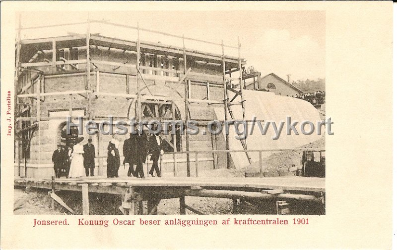 Jonsered. Konung Oscars beser anlaggningen af kraftcentralen 1901. Odaterat. Imp. J. Portelius.jpg - Jonsered. Konung Oscars beser anläggningen af kraftcentralen 1901.Odaterat.Imp. J. Portelius.