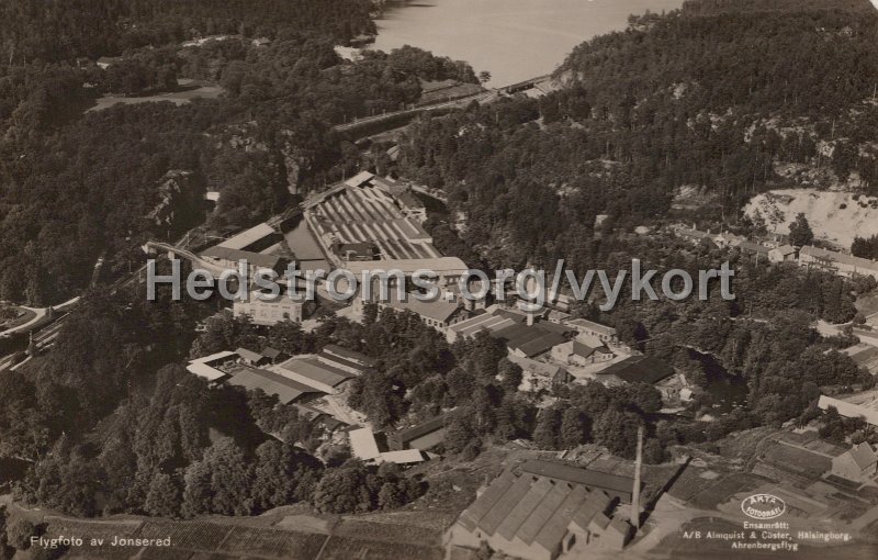 Flygfoto av Jonsered. Odaterat. Forlag Jonsereds Handelsbod. Jonsered. Foto Lilljeqvist. Ensamratt AB Almquist Coster, Halsingborg,. Ahrenbergsflyg.jpg - Flygfoto av Jonsered.Odaterat.Förlag: Jonsereds Handelsbod. Jonsered.Foto: Lilljeqvist. Ensamrätt: AB Almquist & Cöster, Hälsingborg. Ahrenbergsflyg.