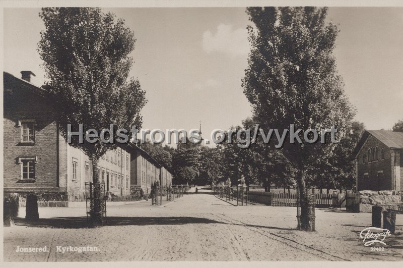 Jonsered. Kyrkogatan. Odaterat. Foto och forlag Hj. Runelandh, Jonsered. 32402.jpg - Jonsered. Kyrkogatan.Odaterat.Foto och förlag: Hj. Runelandh, Jonsered. 32402.