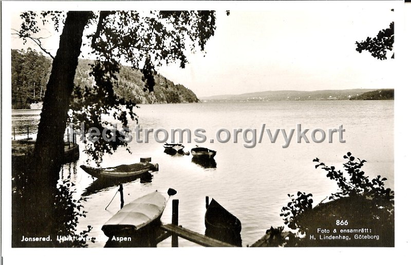 Jonsered. Utsikt over sjon Aspen. Odaterat. Forlag Jonsereds Kiosk. Foto ensamratt H. Lindenhag, Goteborg. 866.jpg - Jonsered. Utsikt över sjön Aspen.Odaterat.Förlag: Jonsereds Kiosk.Foto & ensamrätt: H. Lindenhag, Göteborg. 866.