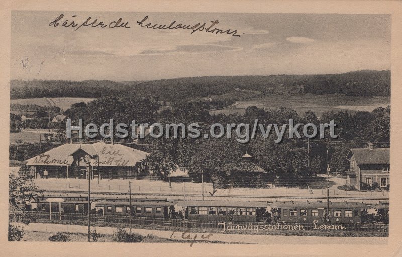 Jarnvagsstationen Lerum. Postganget 4 april 1924. Fotoforlaget Sven, Goteborg.jpg - Järnvägsstationen Lerum.Postgånget 4 april 1924.Fotoförlaget Sven, Göteborg.