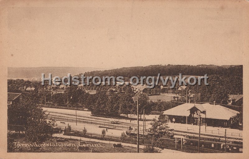 Jarnvagsstationen, Lerum. Odaterat. Foto o. forlag C. A. Traff.jpg - Järnvägsstationen, Lerum.Odaterat.Foto o. förlag: C. A. Träff.