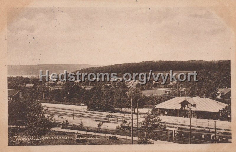 Jarnvagsstationen, Lerum. Postganget 21 januari 1923. Foto o. forlag C.A. Traff.jpg - Järnvägsstationen, Lerum.Postgånget 21 januari 1923.Foto o. förlag: C.A. Träff.