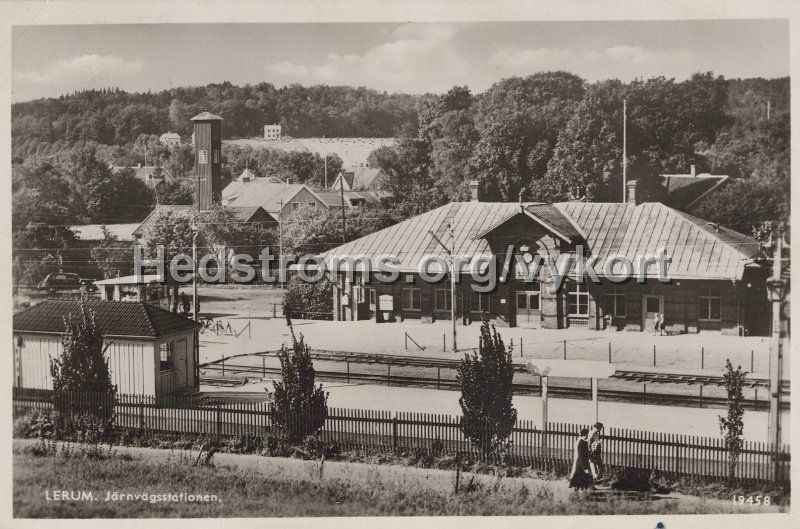 Lerum. Jarnvagsstationen. Postganget 21 augusti 1947. Pressbyran 19458.jpg - Lerum. Järnvägsstationen.Postgånget 21 augusti 1947.Pressbyrån 19458.