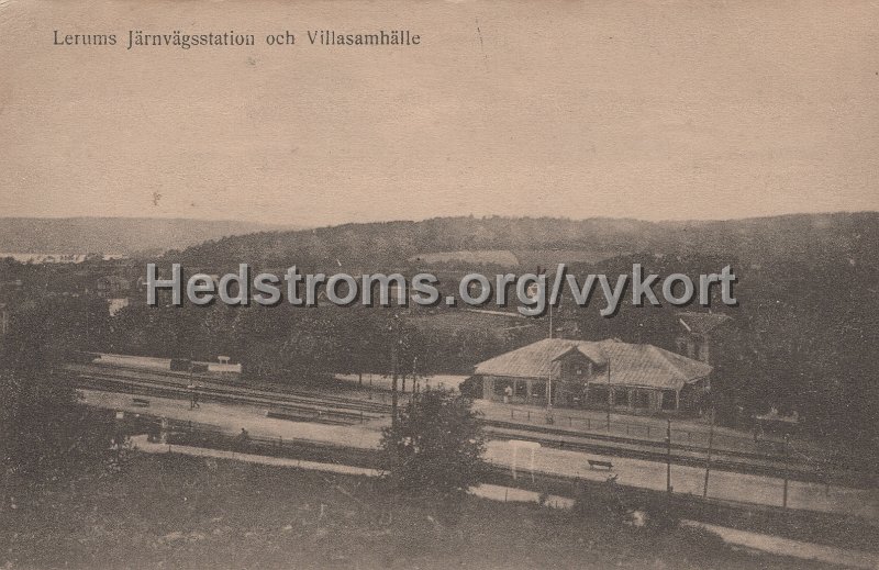 Lerums Jarnvagsstation och Villasamhalle. Postganget 1 november 1920. Forlag Arvid Nilsson.jpg - Lerums Järnvägsstation och Villasamhälle.Postgånget 1 november 1920.Förlag Arvid Nilsson.