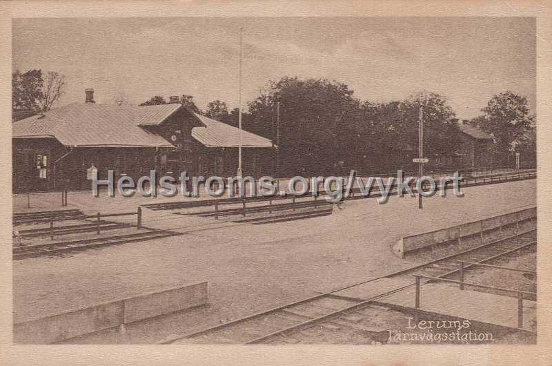 Lerums Jarnvagsstation. Postganget. Carl Brobacks forlag.jpg - Lerums Järnvägsstation.Postgånget.Carl Brobäcks förlag.