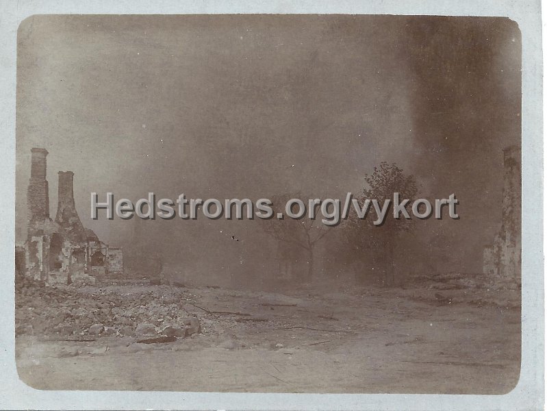 Husbrand 2.jpeg - Noterat Lerum på baksidan.