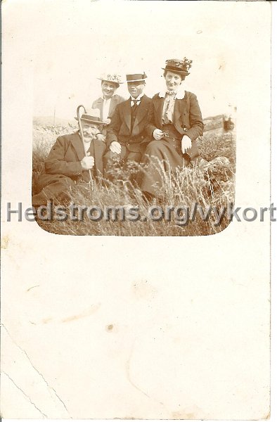 Ovrigt 008.jpg - Grattis till morfar med bekanta på bilden.Postgånget Lerum 16 augusti 1918.