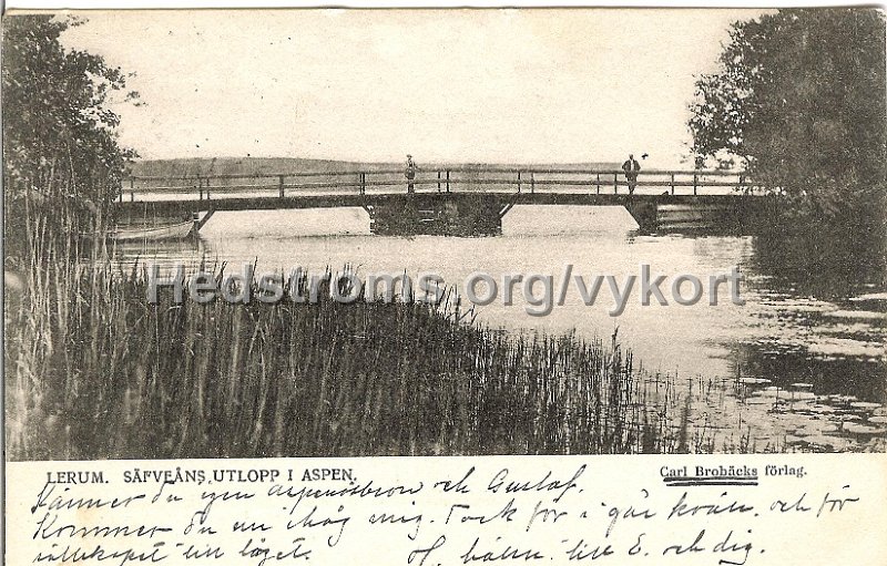 Lerum. Safveans utlopp i Aspen. Postganget 13 sept 1904. Carl Brobacks forlag.jpg - Lerum. Säfveåns utlopp i Aspen.Gamle bro vid läget för Aspenäsbron.Postgånget 13/9 1904.Förlag: Carl Brobäcks förlag.