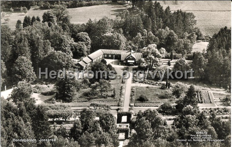 Bondegarden, Jonsered. Odaterat. Foto Ensamratt Aerofoto, Vetlanda.jpg - Bondegården. Jonsered.Odaterat.Fotot & Ensamrätt: Aerofoto, Vetlanda. 9055/12