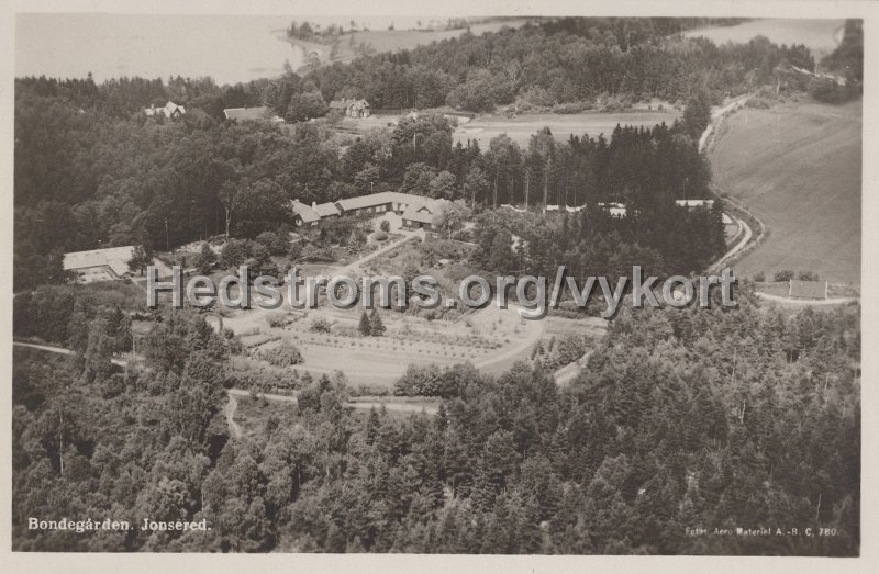 Bondegarden. Jonsered. Odaterat. Fotot Aero Materiel A. - B. C, 780. Axel Eliasson Konstforlag. KSAK.jpg - Bondegården. Jonsered.Odaterat.Foto: Aero Materiel A. - B. C, 780.Axel Eliasson Konstförlag. KSAK.