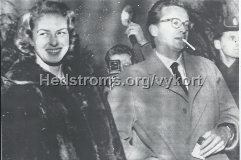 Dageborg 9 mars 1958 Wire Photo. Ingrid Bergman Lars Schmidt.jpeg - Dageborg 9 mars 1958.Wire Photo.Ingrid Bergman & Lars Schmidt.
